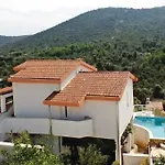 Andela Hotel Vinisce