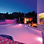 Andela Hotel 4*