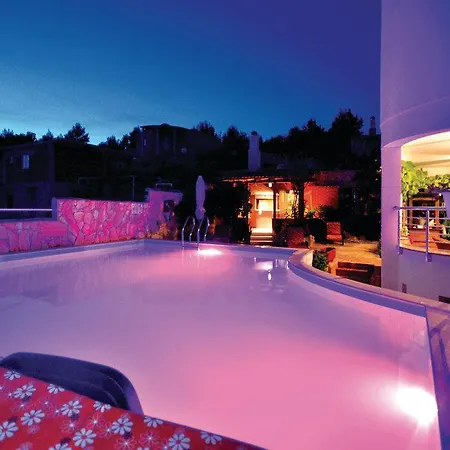 Andela Hotel 4*