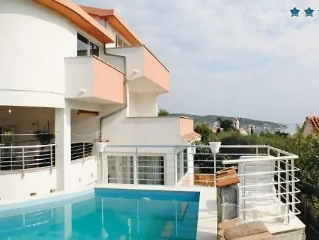 Andela Hotel 4*